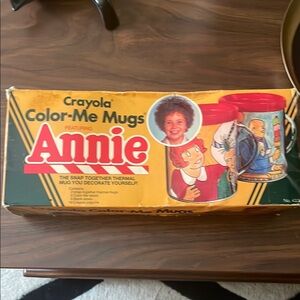 Never Used Vintage Crayola Annie Color-Me Mugs with Crayons